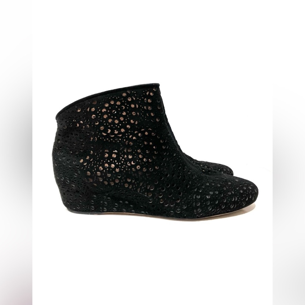 ALAIA Paris Laser Cut Suede Ankle Bootie Boots 38.5